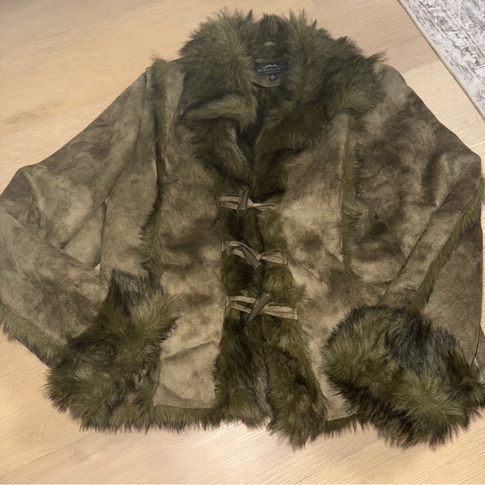 Montana Co faux fur and suede green jacket women’s large button hook pockets